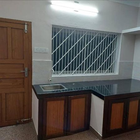 Home At Guruvayur 2 Ac Room,1 Single Bed,Kitchen Buitenkant foto