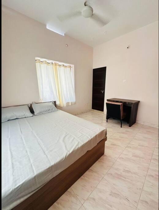 Home At Guruvayur 2 Ac Room,1 Single Bed,Kitchen Buitenkant foto