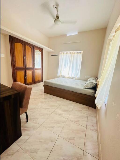 Home At Guruvayur 2 Ac Room,1 Single Bed,Kitchen Buitenkant foto